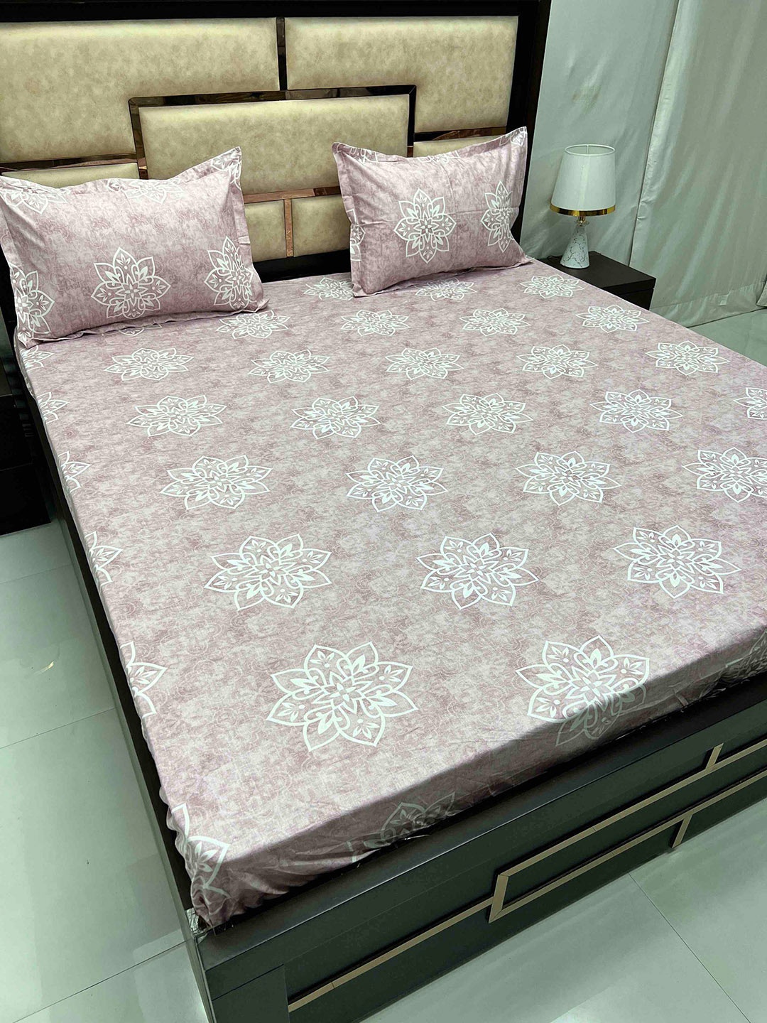 

Pure Decor Sapphire Pink Floral Cotton 240 TC Fitted King Bedsheet with 2 Pillow Covers