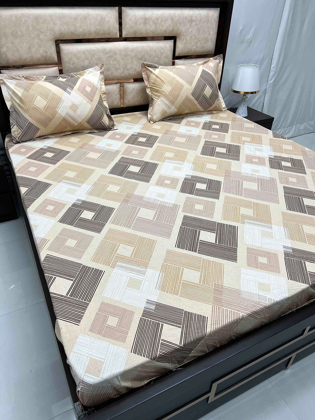

Pure Decor Sapphire Brown Printed Cotton 240 TC Fitted King Bedsheet with 2 Pillow Covers, Beige