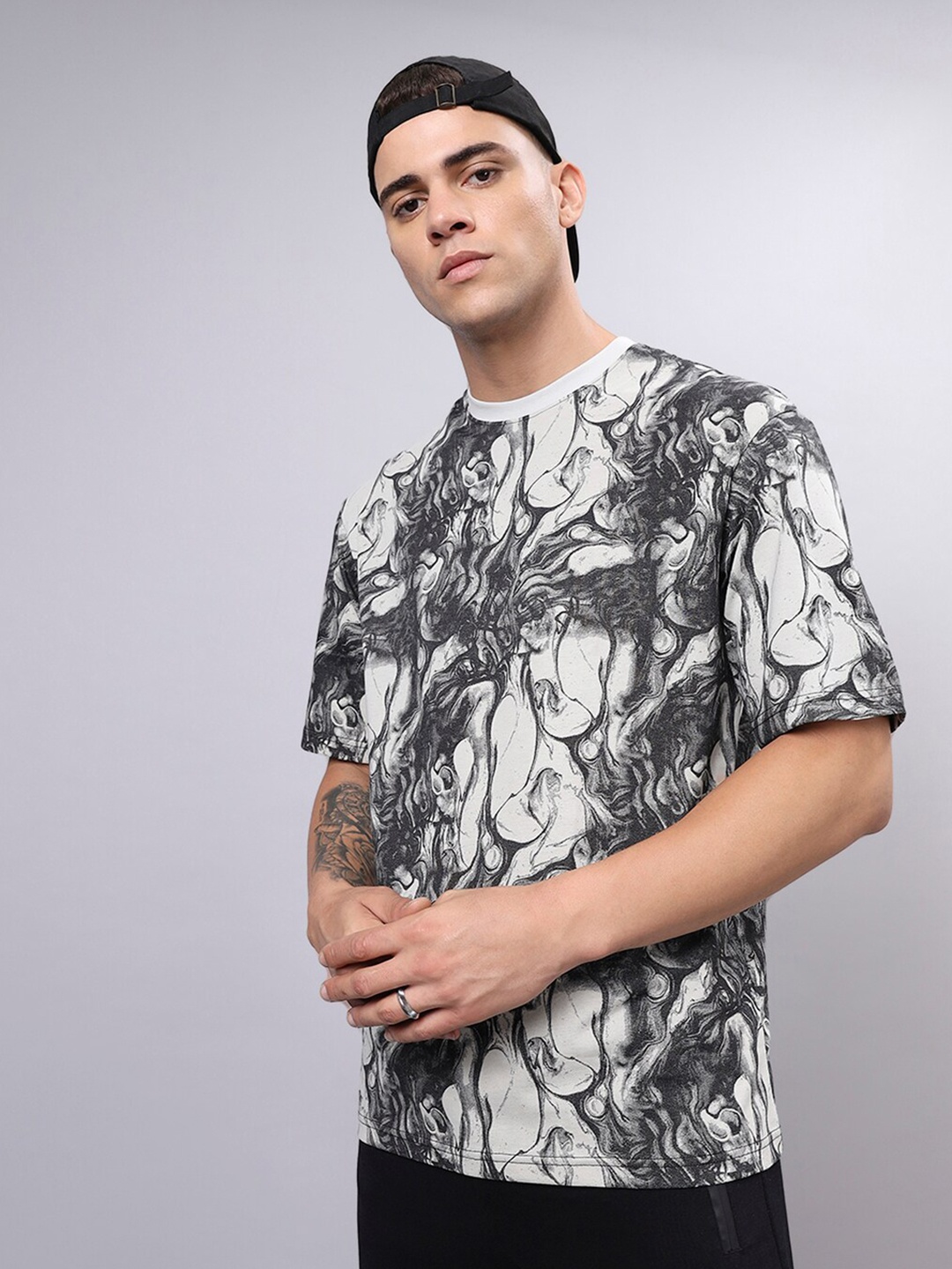 

Bewakoof Abstract Printed Drop-Shoulder Sleeves Oversized Cotton T-shirt, White