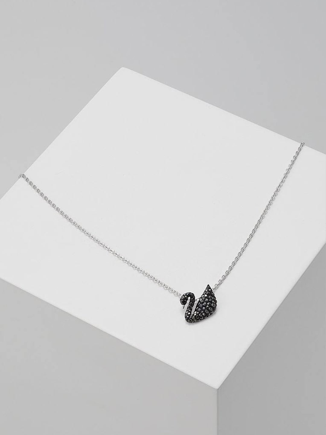 

VAGHBHATT Silver-Plated Stone-Studded Chain With Duck Pendant Necklace