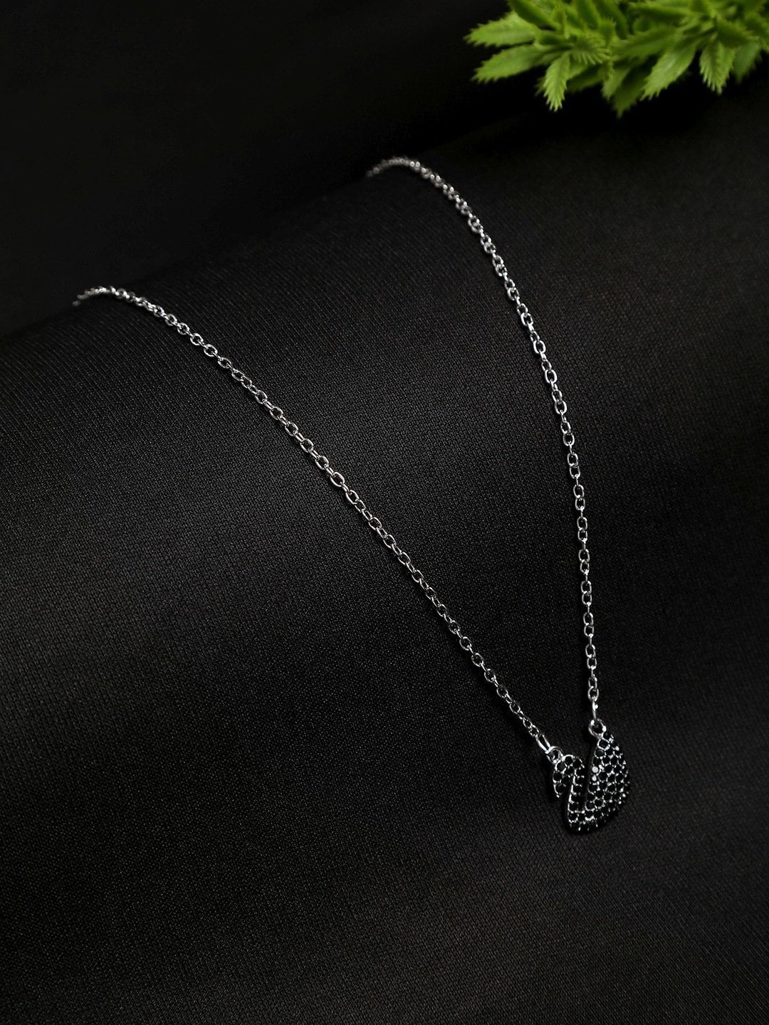 

FIMBUL Silver-Plated Stone-Studded Duck Charm Chain