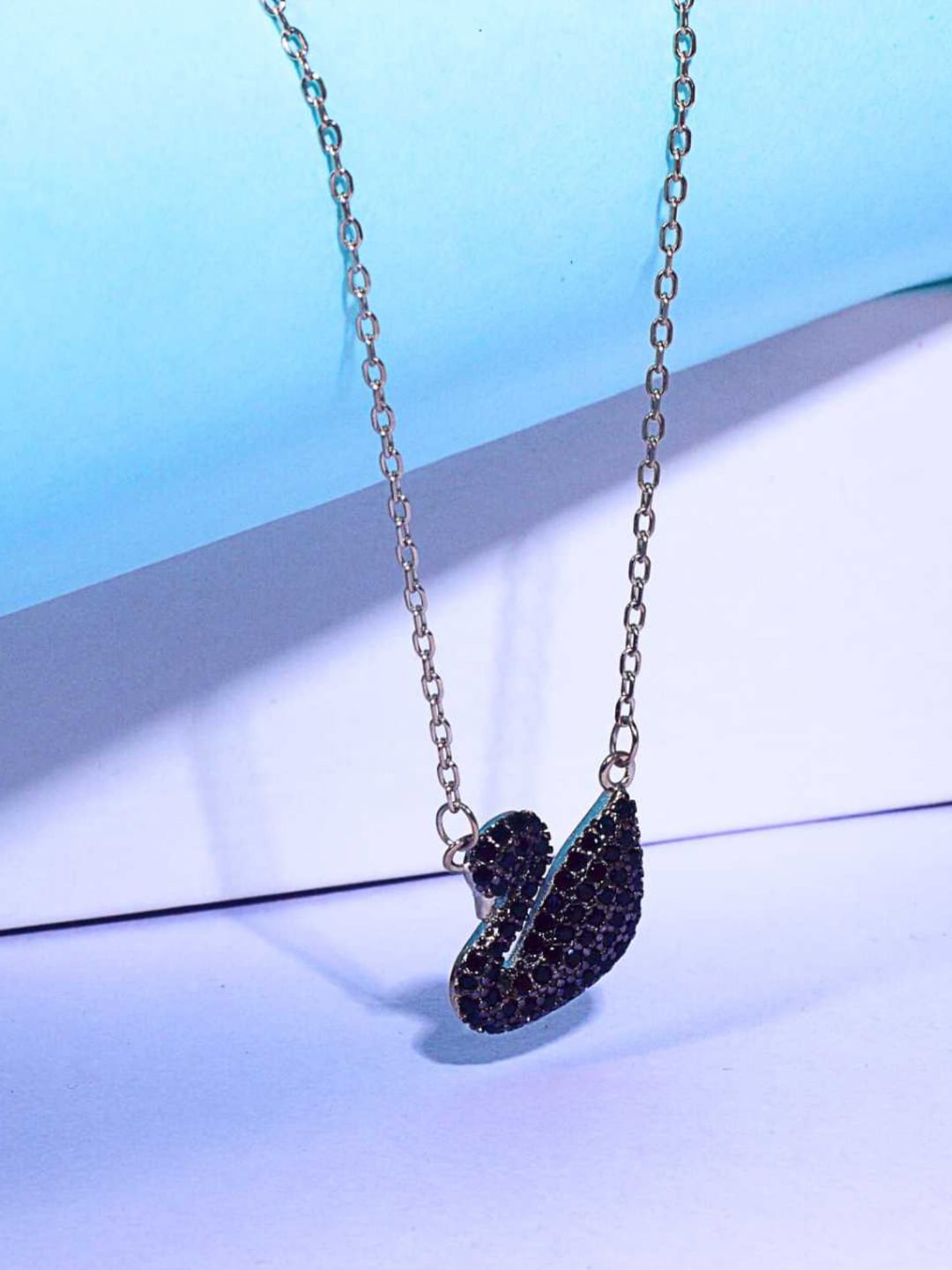 

FIMBUL Silver-Plated Duck Shaped Stone-Studded Pendant With Chain