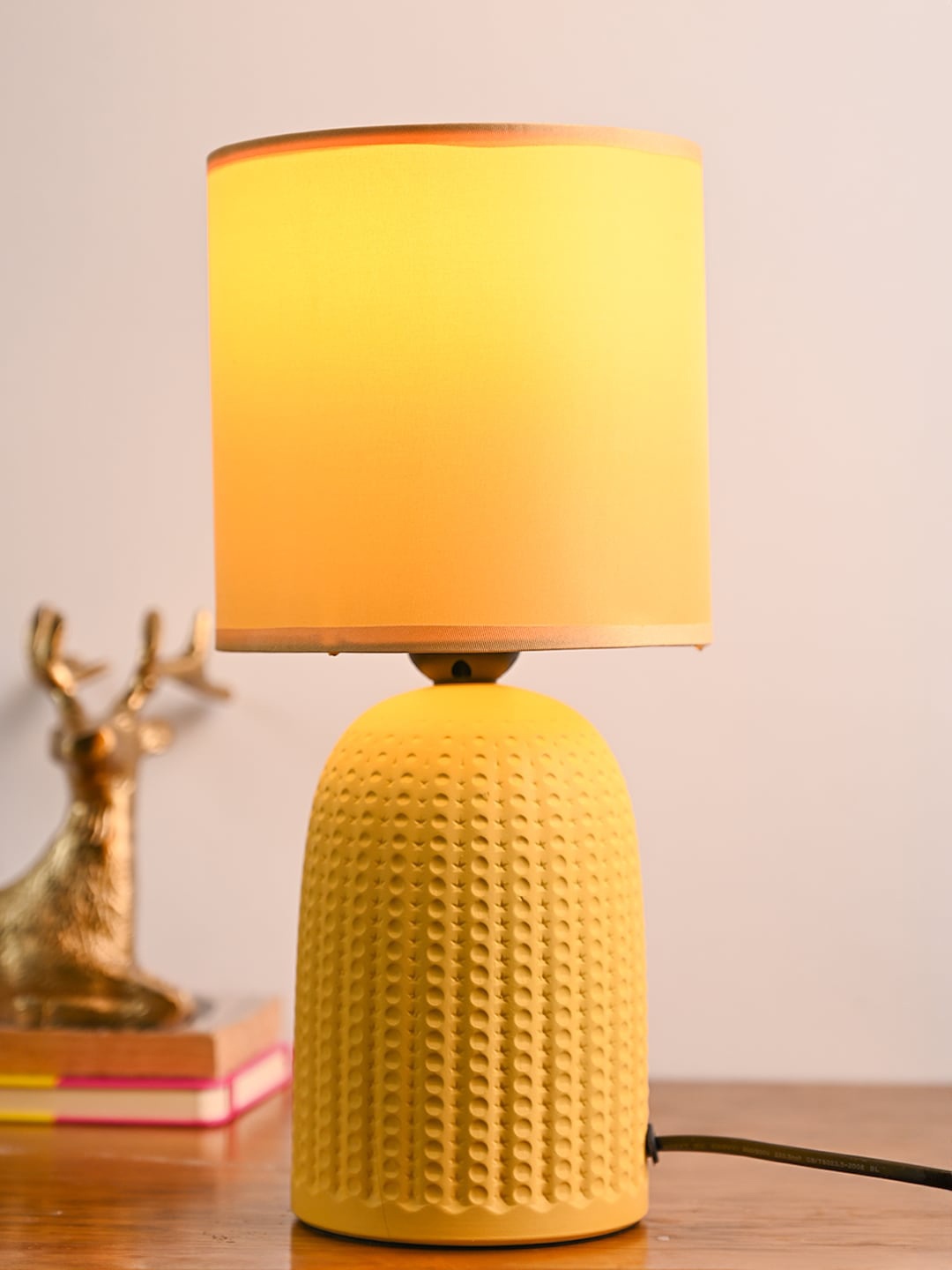 

MARKET99 Yellow Ceramic Cylindrical Table Lamp