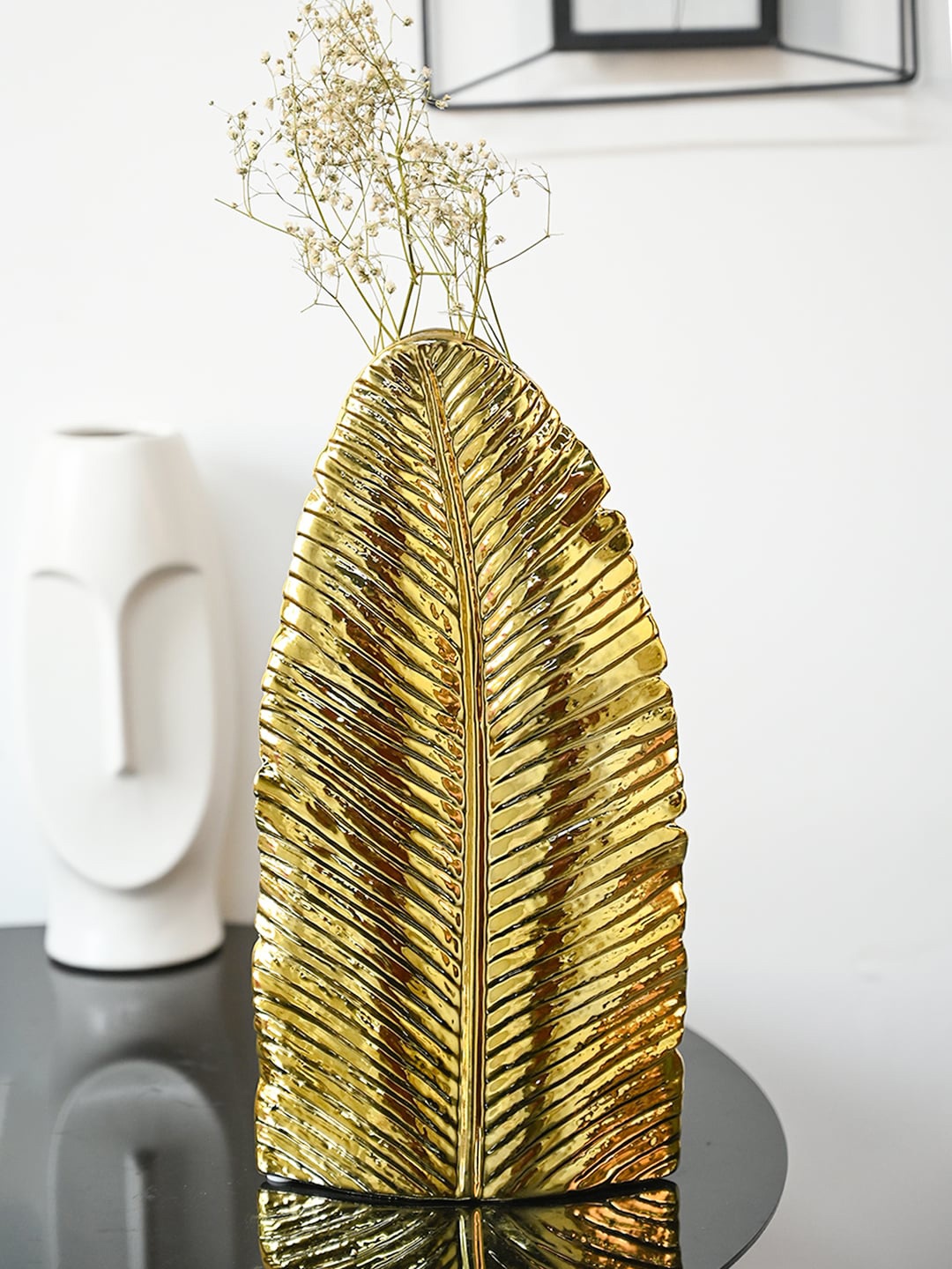 

MARKET99 Gold Toned Textured Leaf Shaped Ceramic Vase