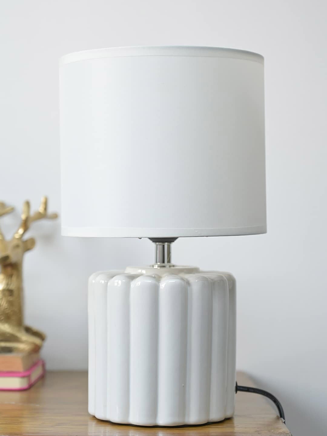 

MARKET99 White Cylinder Textured Ceramic Table Lamp