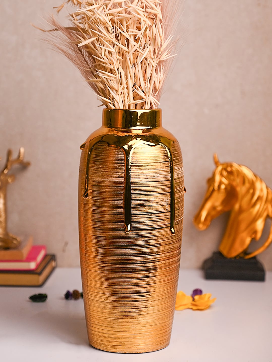 

MARKET99 Gold Toned Textured Cylindrical Ceramic Vase