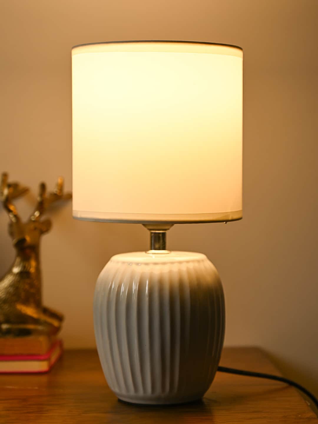 

MARKET99 White Cylinder Textured Ceramic Table Lamp