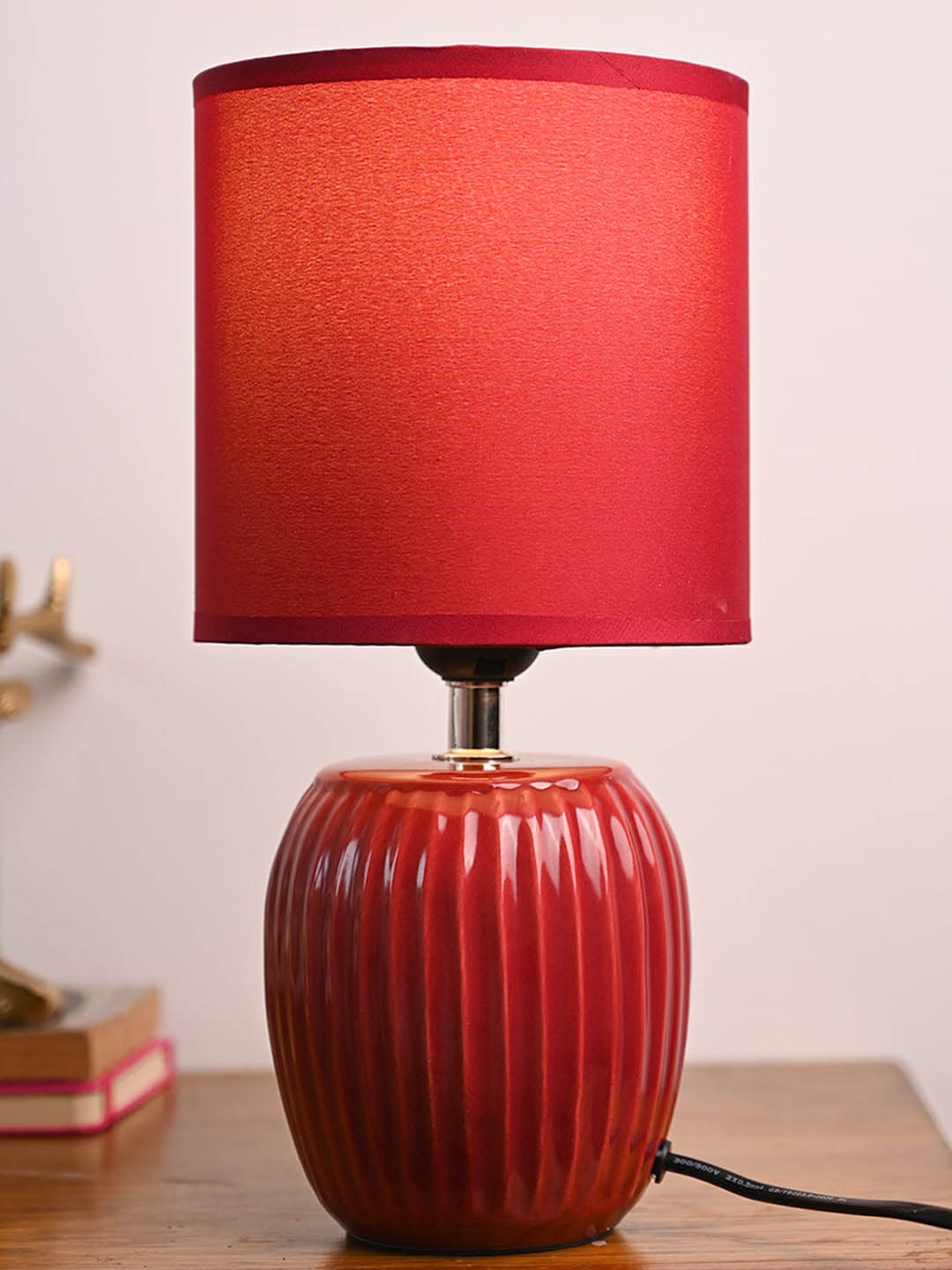 

MARKET99 Red Cylinder Textured Ceramic Table Lamp