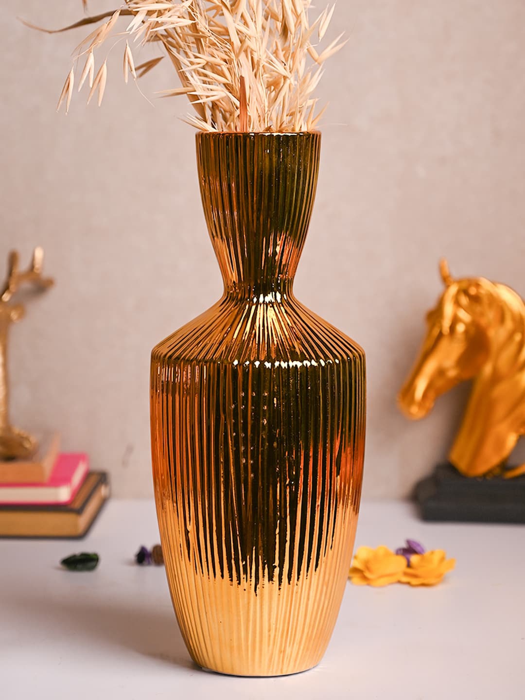 

MARKET99 Gold Toned Textured Cylindrical Ceramic Vase