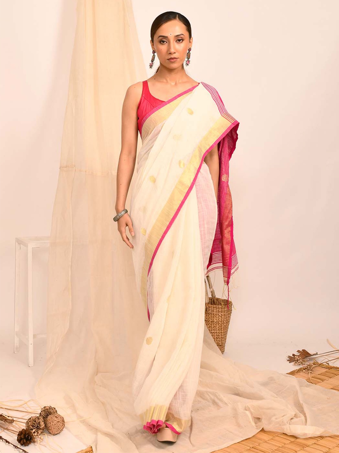 

Indethnic Floral Woven Design Pure Cotton Jamdani Saree, White
