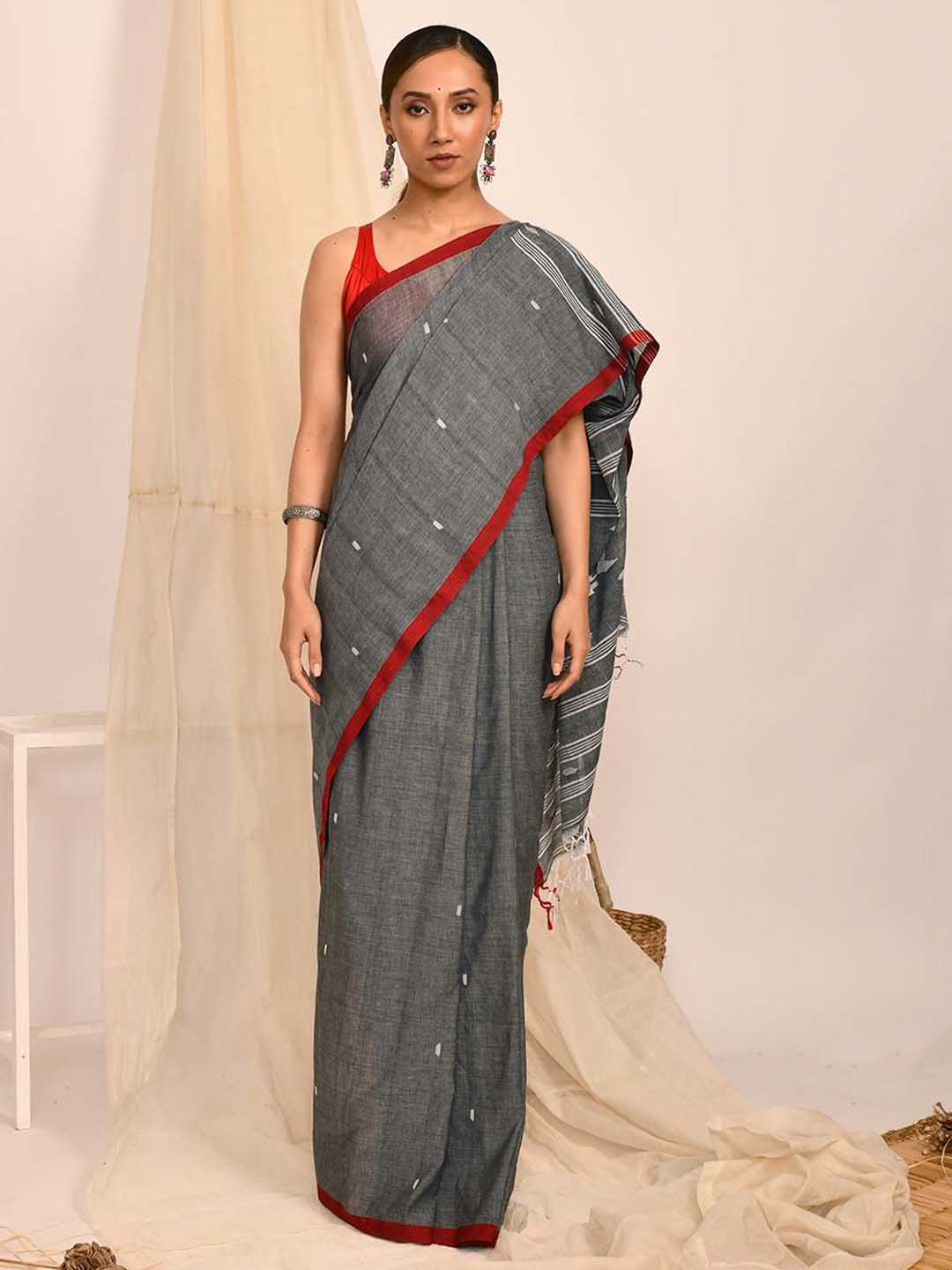 

Indethnic Geometric Printed Pure Cotton Jamdani Saree, Grey