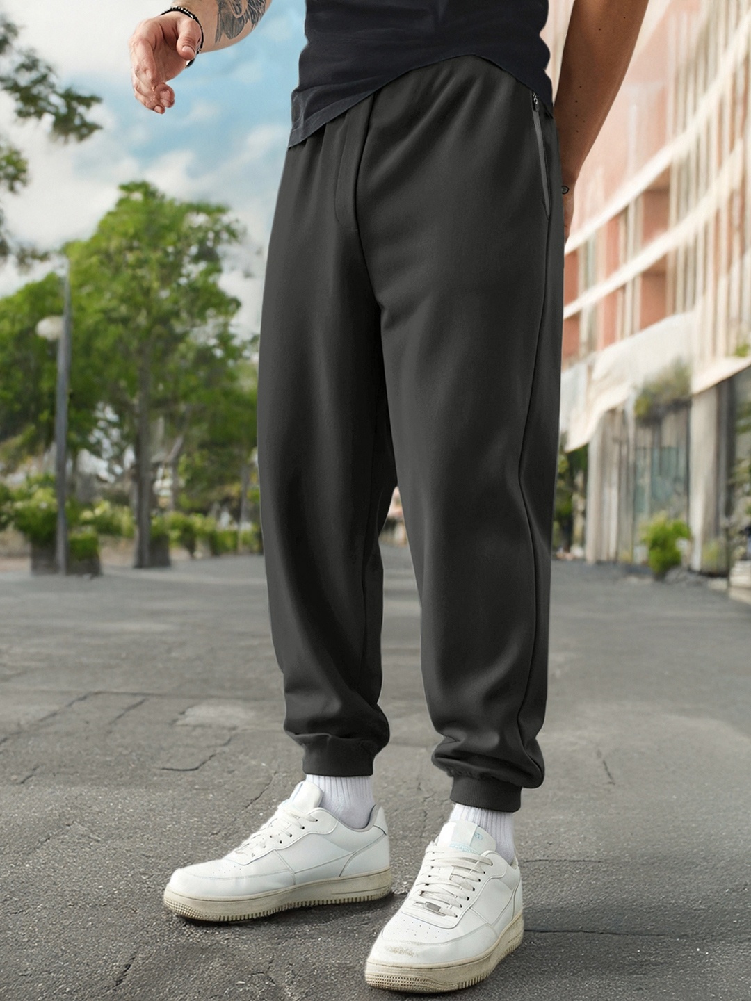 

Bewakoof Men Grey Mid-Rise Cotton Joggers
