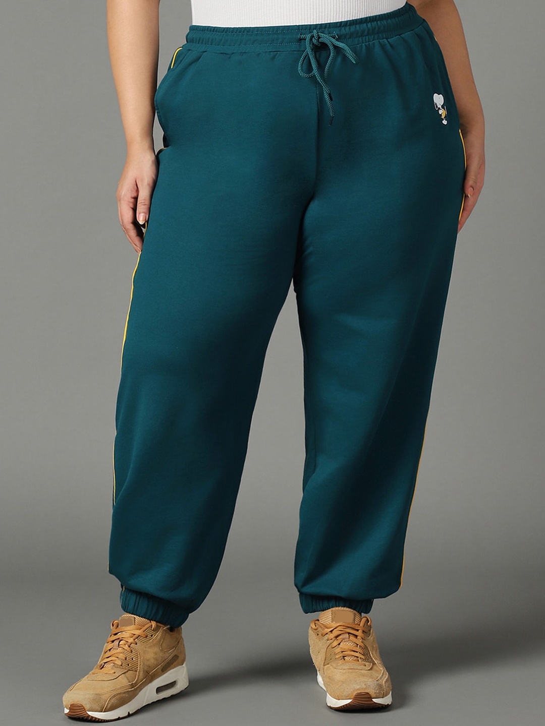 

Bewakoof Plus Size Women Mid-Rise Relaxed-Fit Joggers, Green