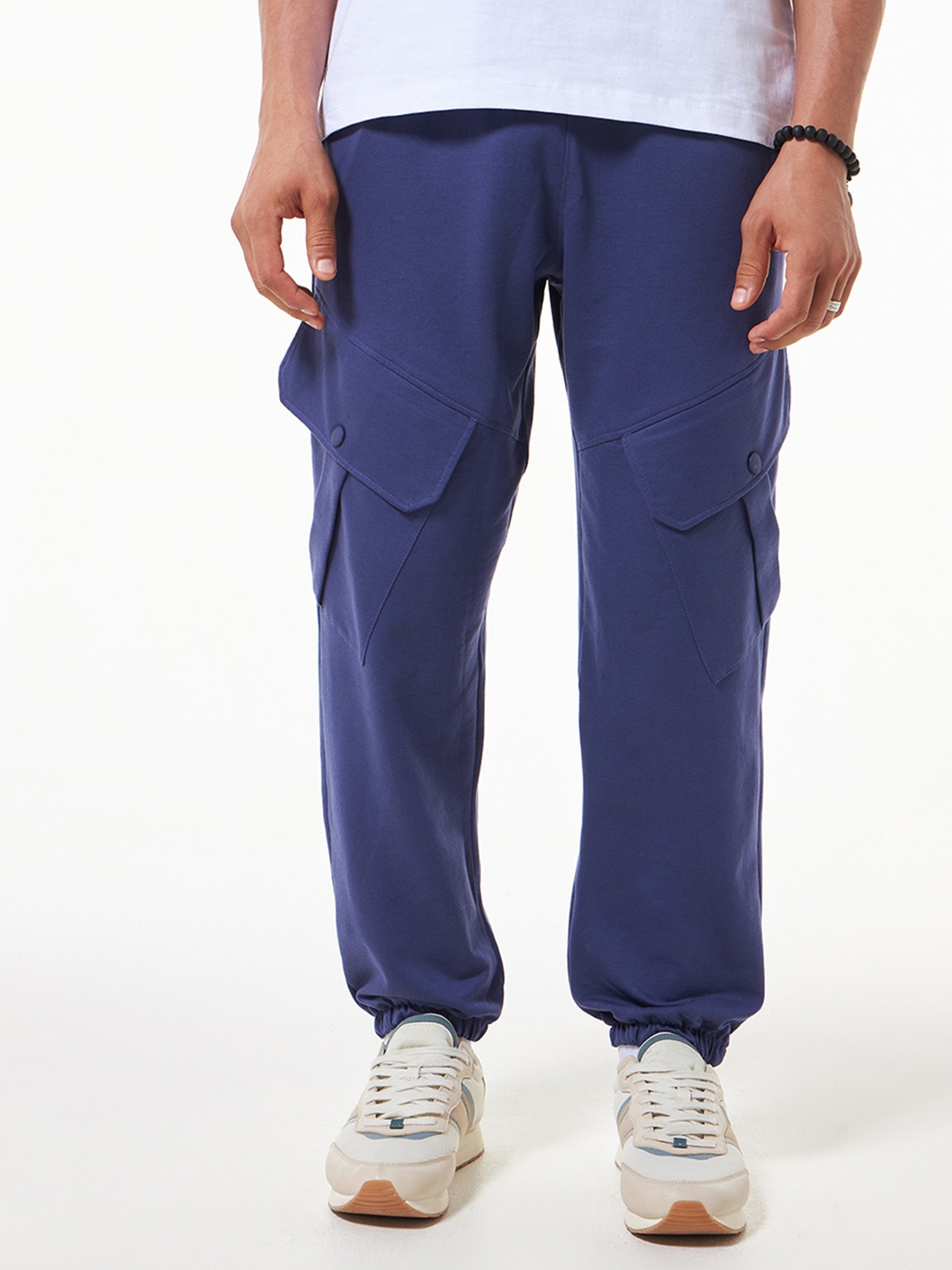 

Bewakoof Air 1.0 Men Mid Rise Cotton Loose Fit Cargo Joggers, Blue