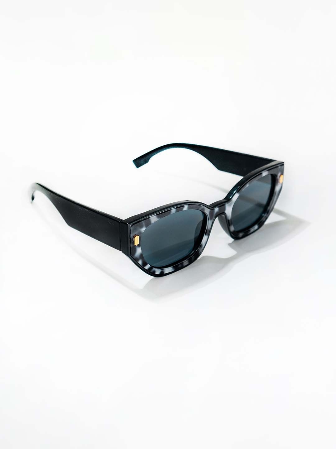 

CHOKORE Unisex Cateye Sunglasses With UV Protected Lens CHKSW_0104, Black