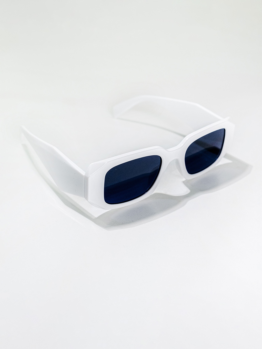 

CHOKORE Women Rectangle Sunglasses With UV Protected Lens Sunglasses, Blue