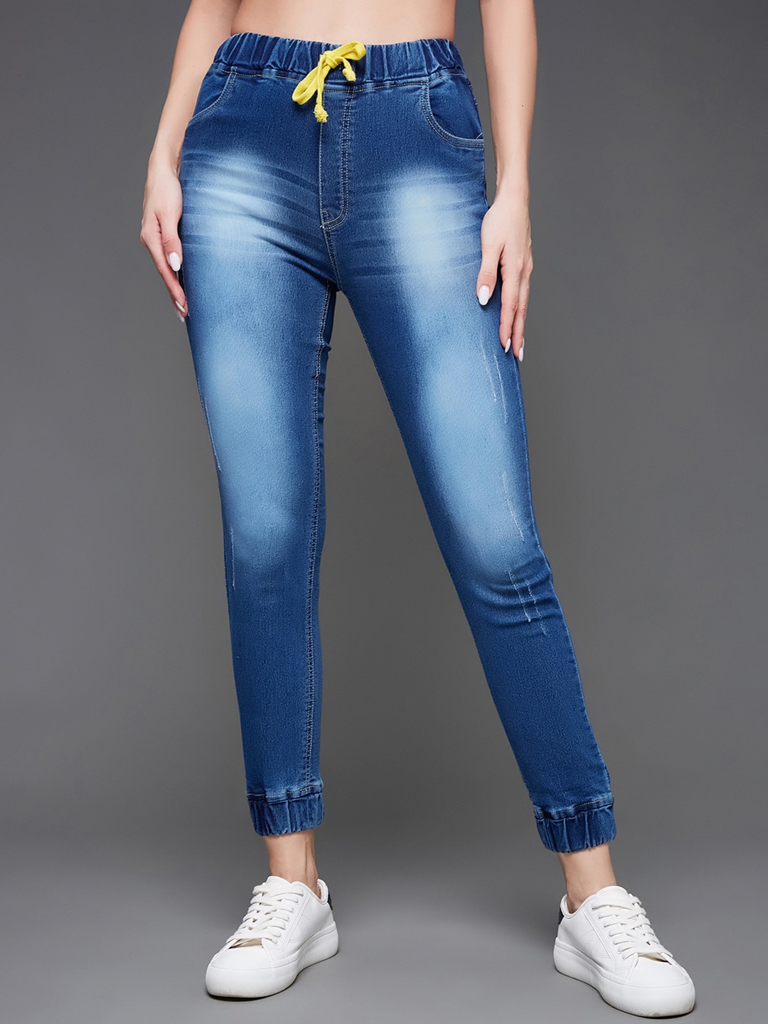 

Miss Chase Women Relaxed Fit Low Distress Heavy Fade Stretchable Jogger Jeans, Navy blue