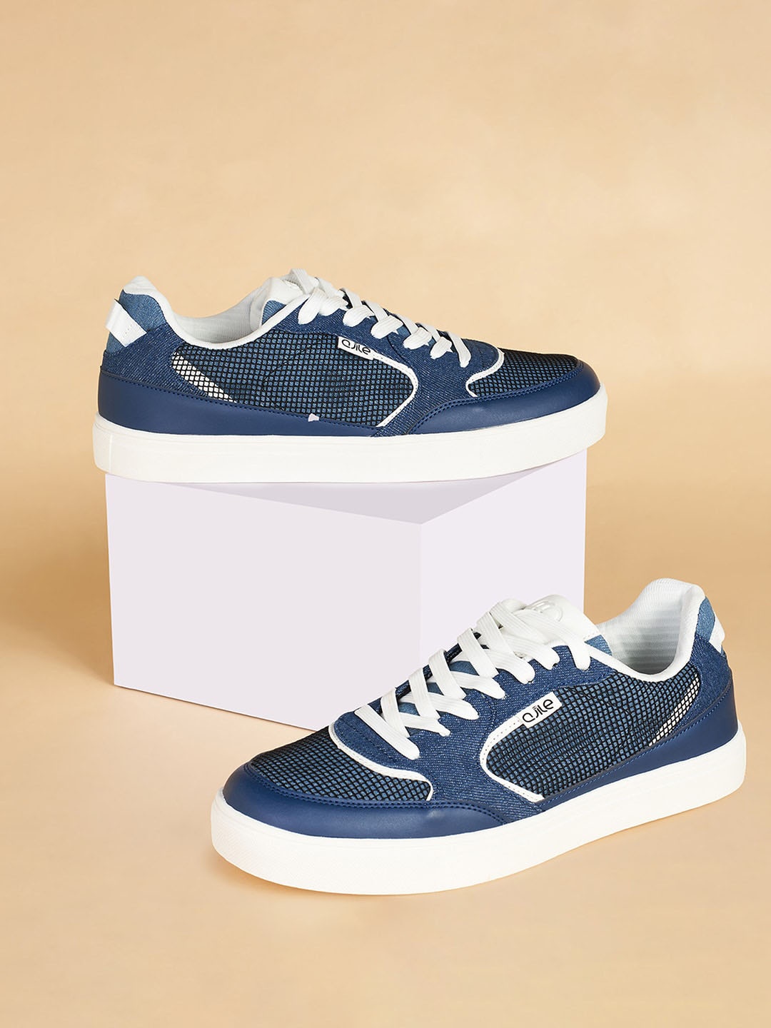 

Ajile by Pantaloons Men Textured Contrast Sole Sneakers, Navy blue