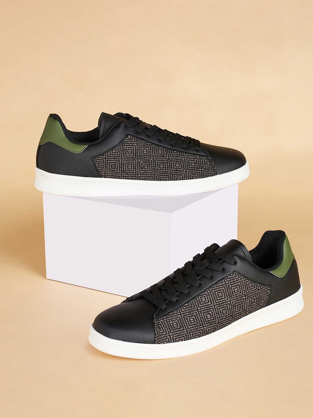 

Ajile by Pantaloons Men Printed Contrast Sole Sneakers, Black