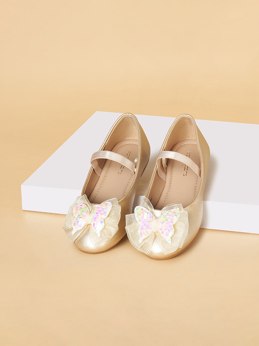 

Pantaloons Junior Girls Round Toe Ballerinas With Bows, Gold