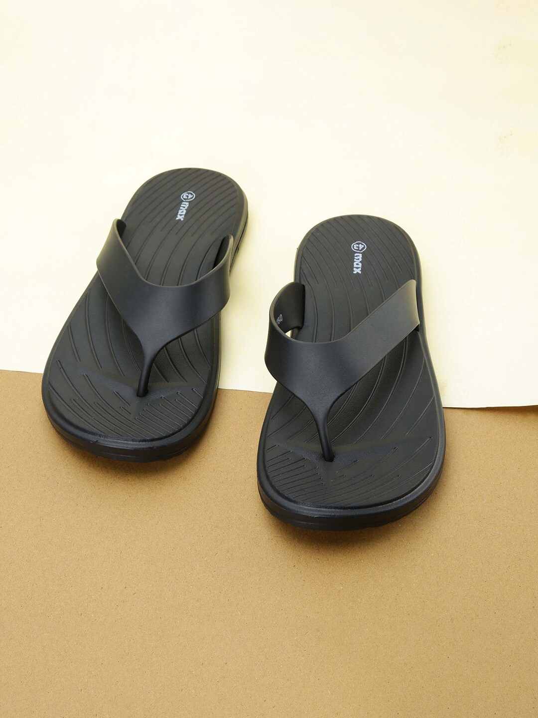 

max Men Textured Thong Flip-Flops, Black