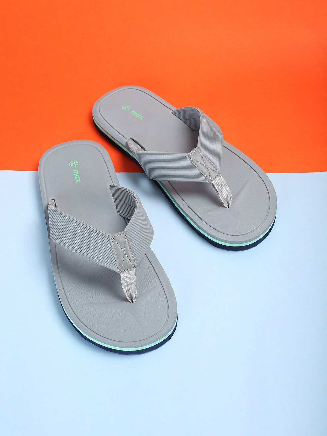 

max Men Textured Thong Flip-Flops, Grey