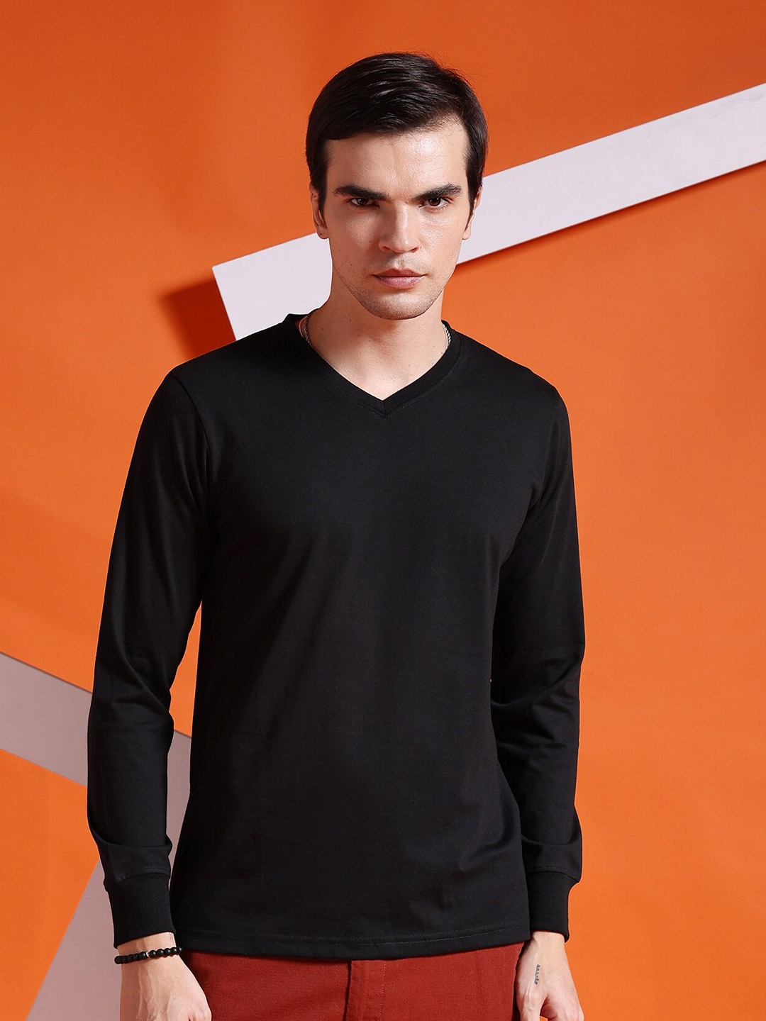 

The Indian Garage Co V Neck Cotton T-shirt, Black