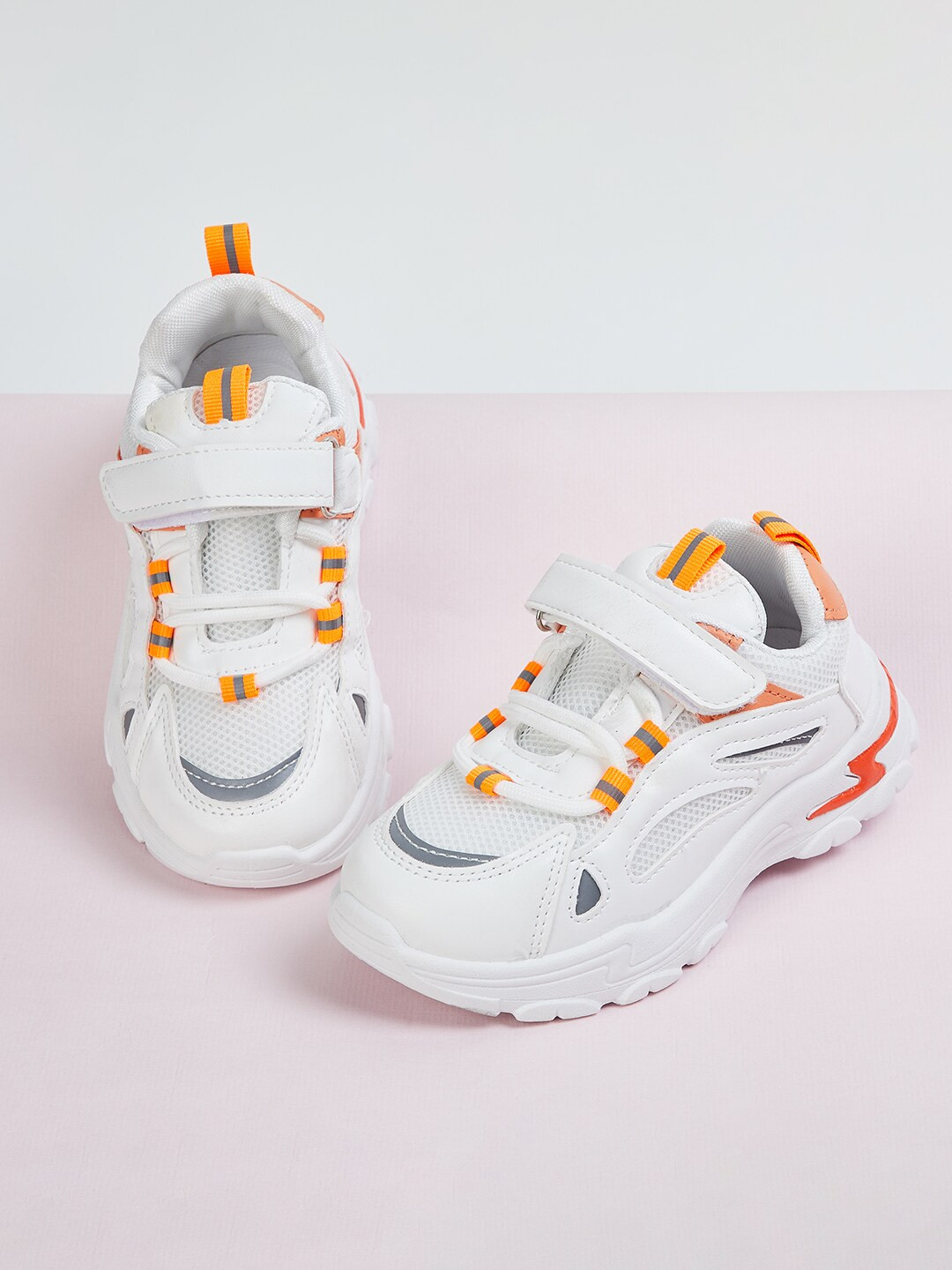 

max Boys Mesh Running Shoes With Velcro Strap, White