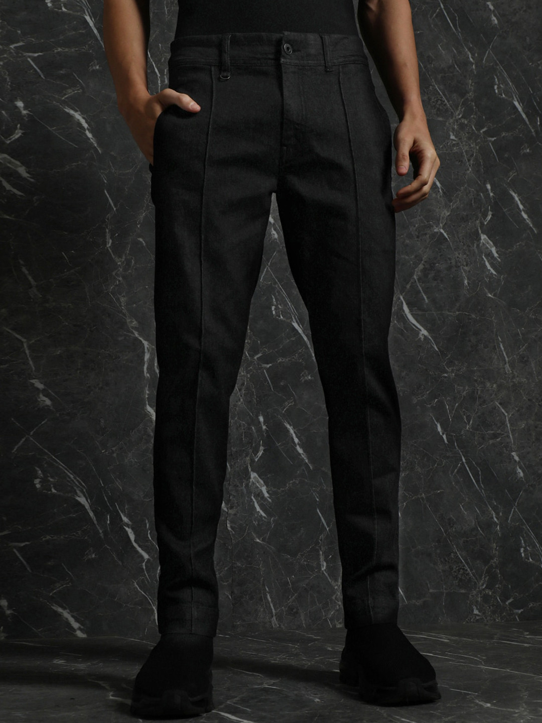

Breakbounce Men Slim Fit Low-Rise Denim Trousers, Black