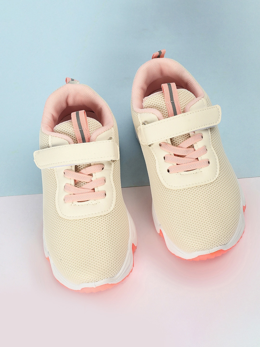 

max Girls Colourblocked Comfort Insole Sneakers, Pink