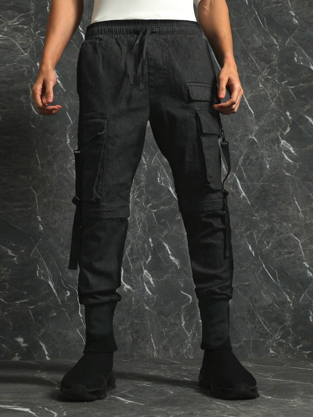 

Breakbounce Men Black Cotton Slim Fit Cargo Jogger