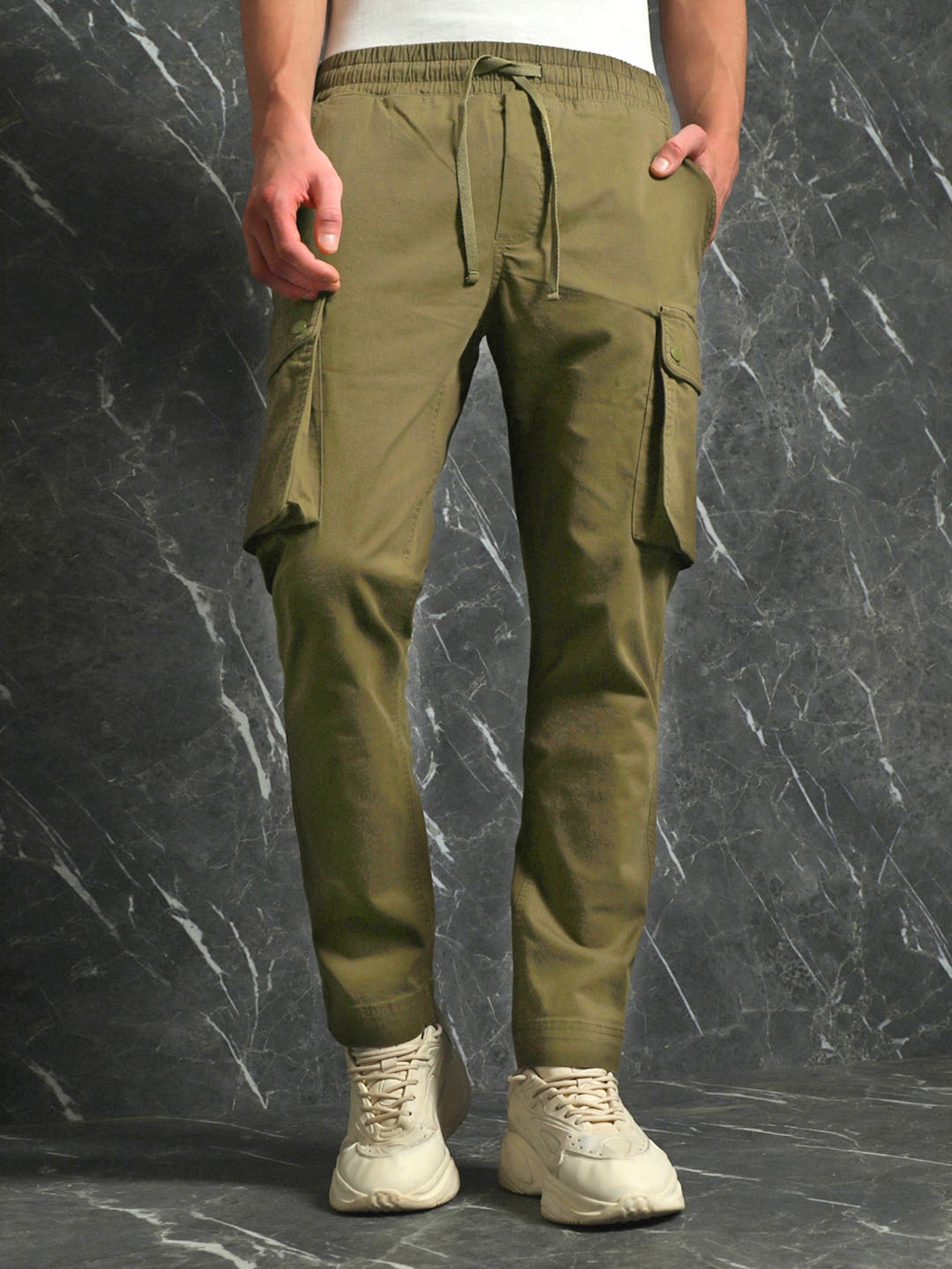 

Breakbounce Men Olive Green Slim Fit Cotton Cargos Trousers