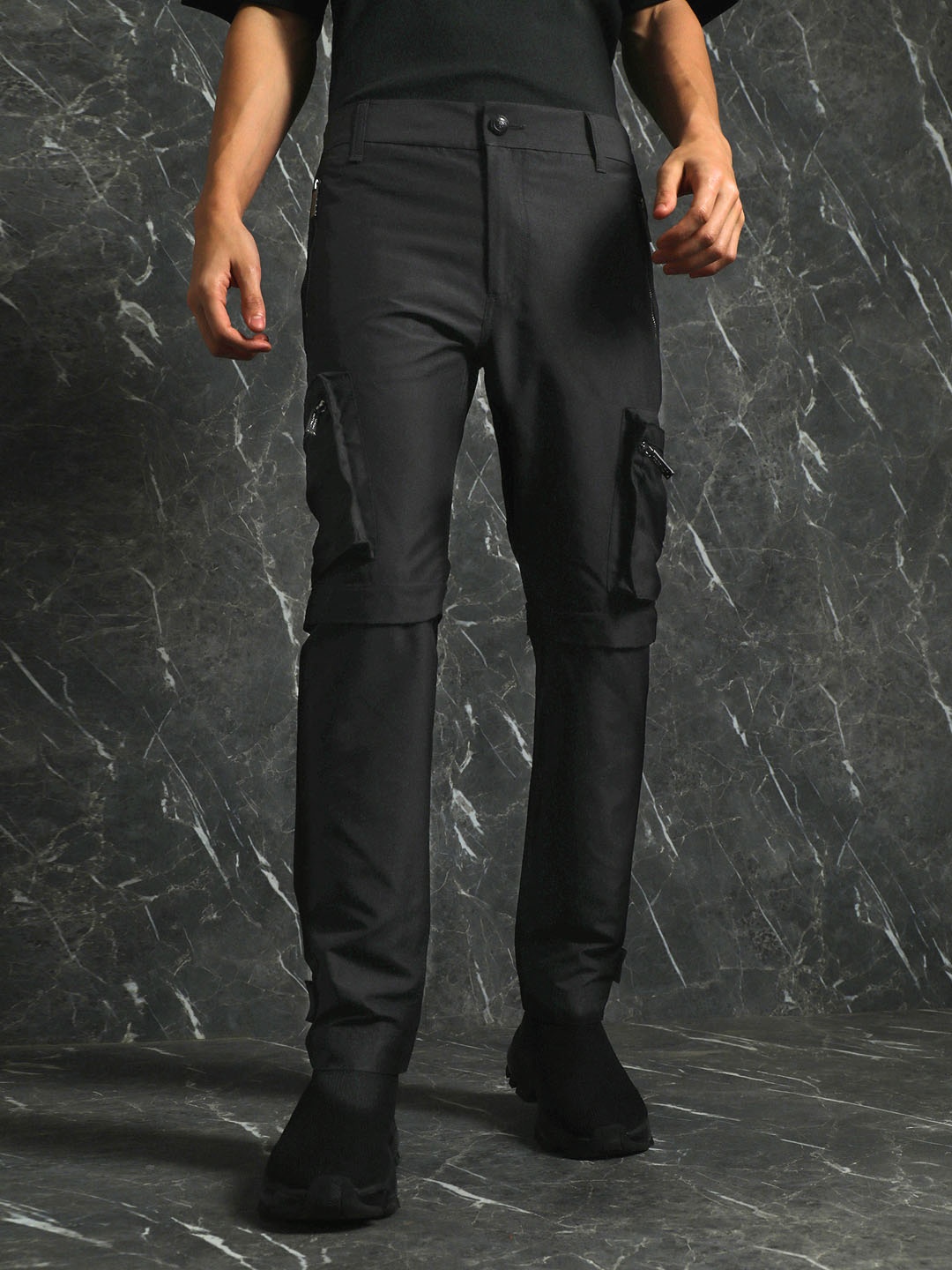 

Breakbounce Men Black Cotton Slim-Fit Cargo jogger