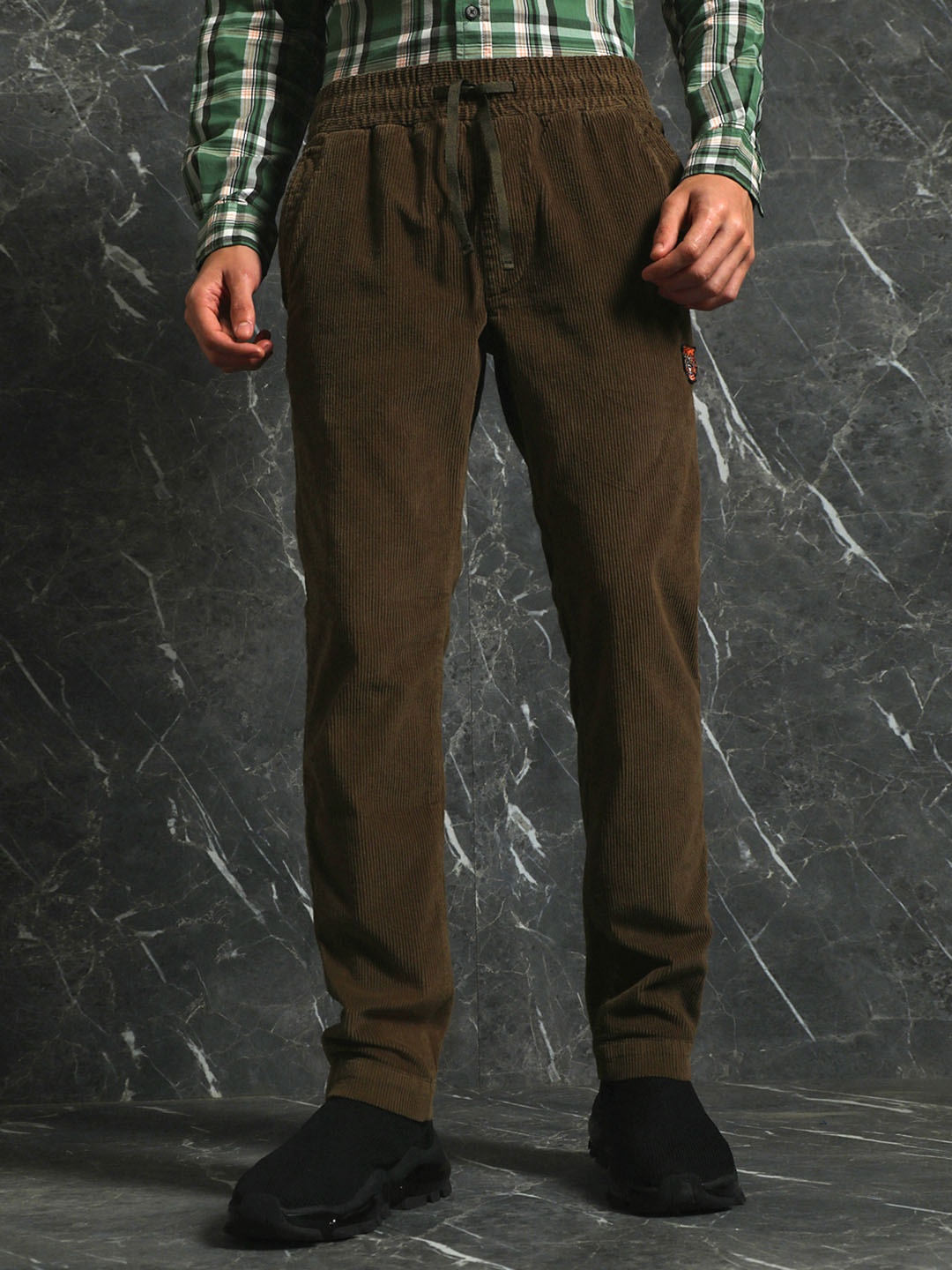 

Breakbounce Men Olive Slim Fit Corduroy Jogger