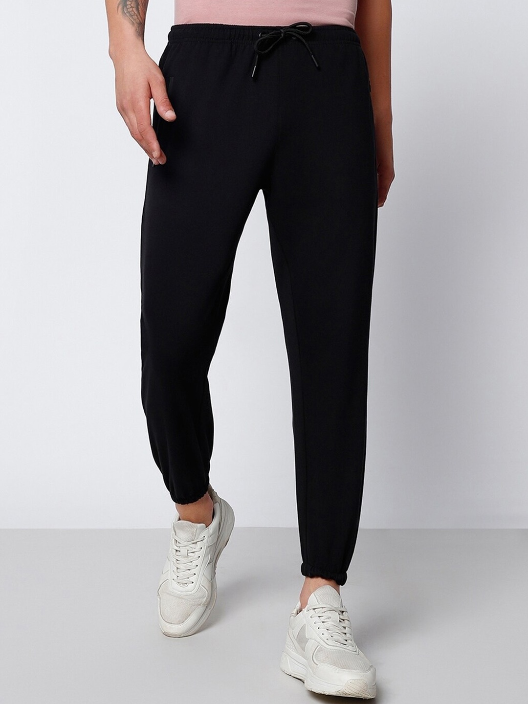 

Bewakoof Air 1.0 Men Oversized Joggers, Black