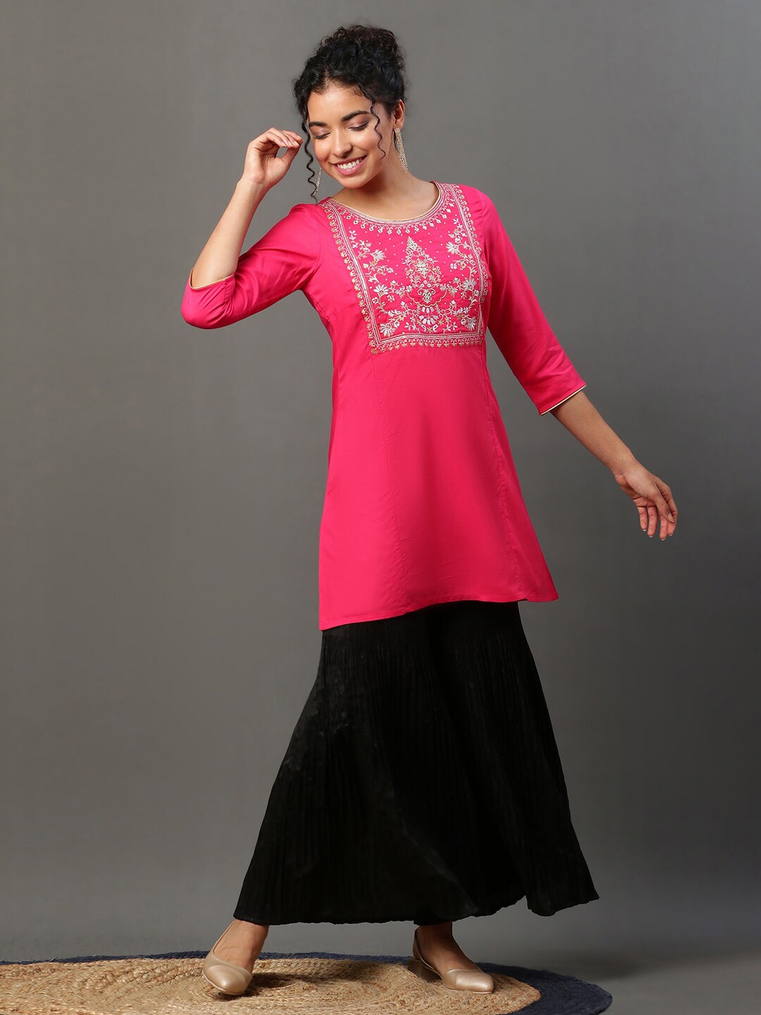 

AURELIA Ethnic Motifs Embroidered Zari A Line Kurti, Pink