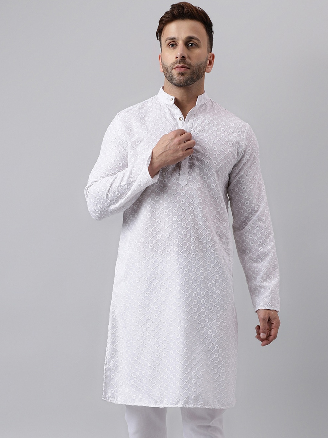 

Vgyaan Floral Embroidered Mandarin Collar Thread Work Straight Kurta, White
