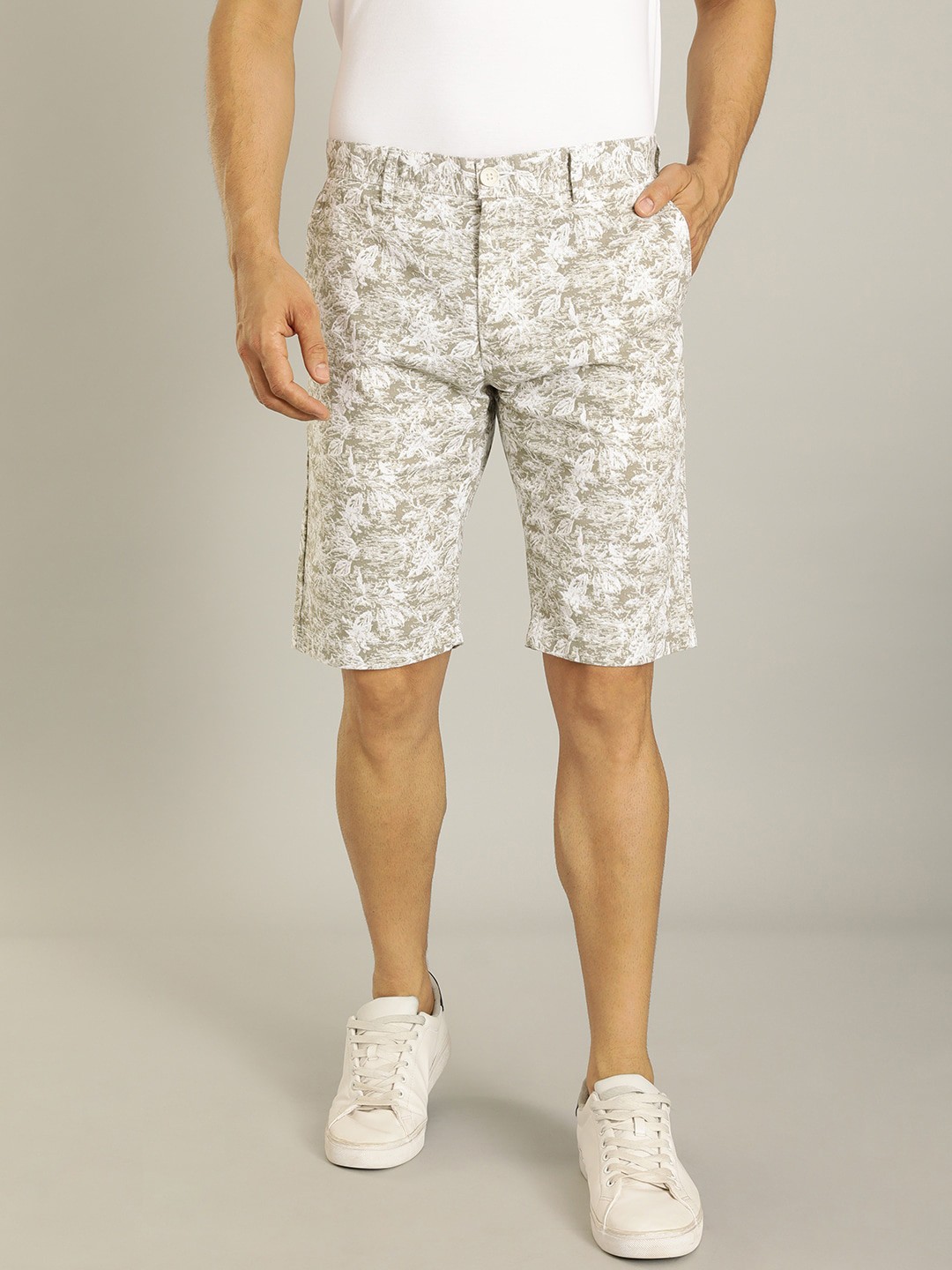 

Indian Terrain Men Floral Printed Slim Fit Pure Cotton Shorts, Khaki