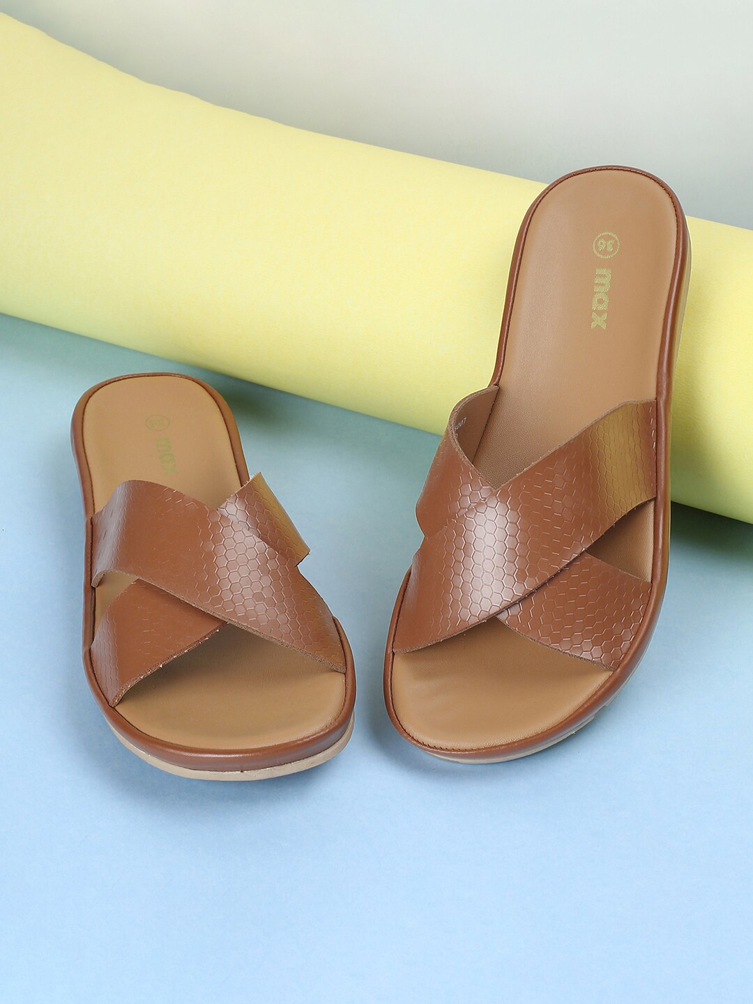 

max Cross Strap Open Toe Flats, Brown