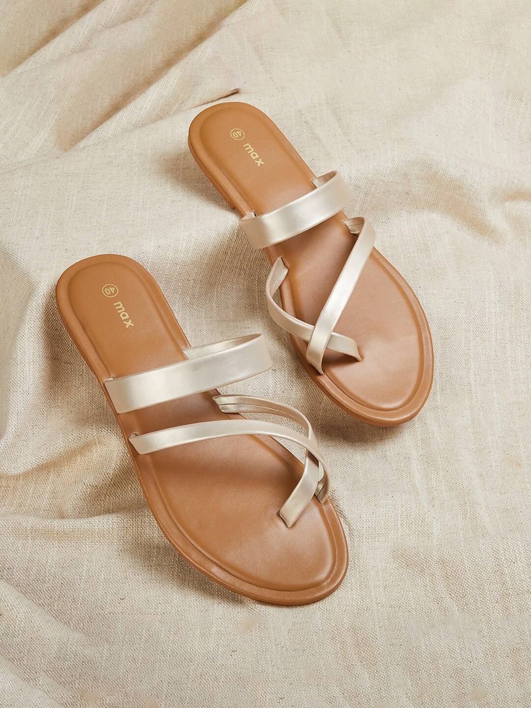 

max No Back Strap One Toe Flats, Gold