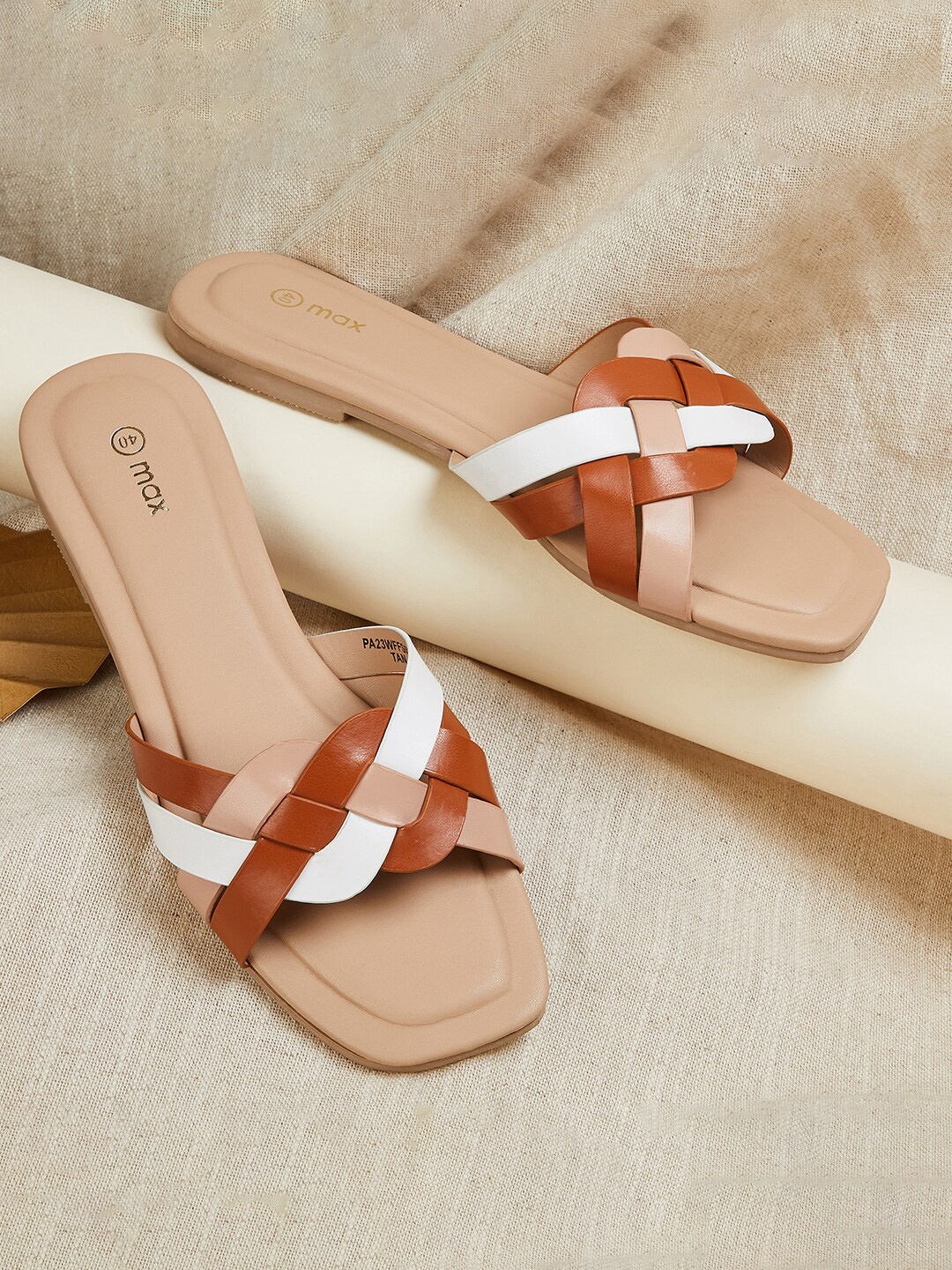 

max Strappy Open Toe Flats, Tan