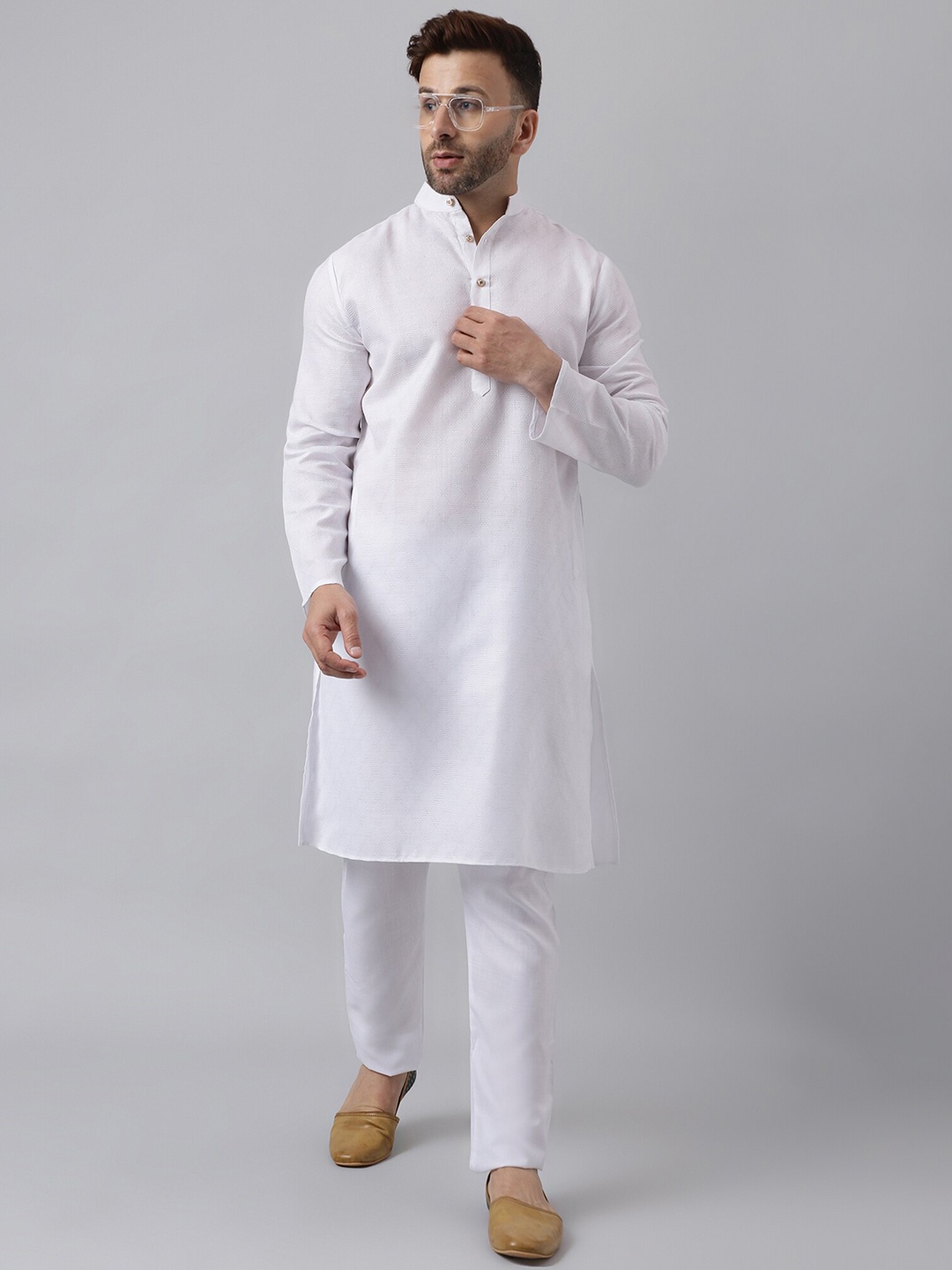 

Vgyaan Mandarin Collar Straight Kurta with Pyjamas, White