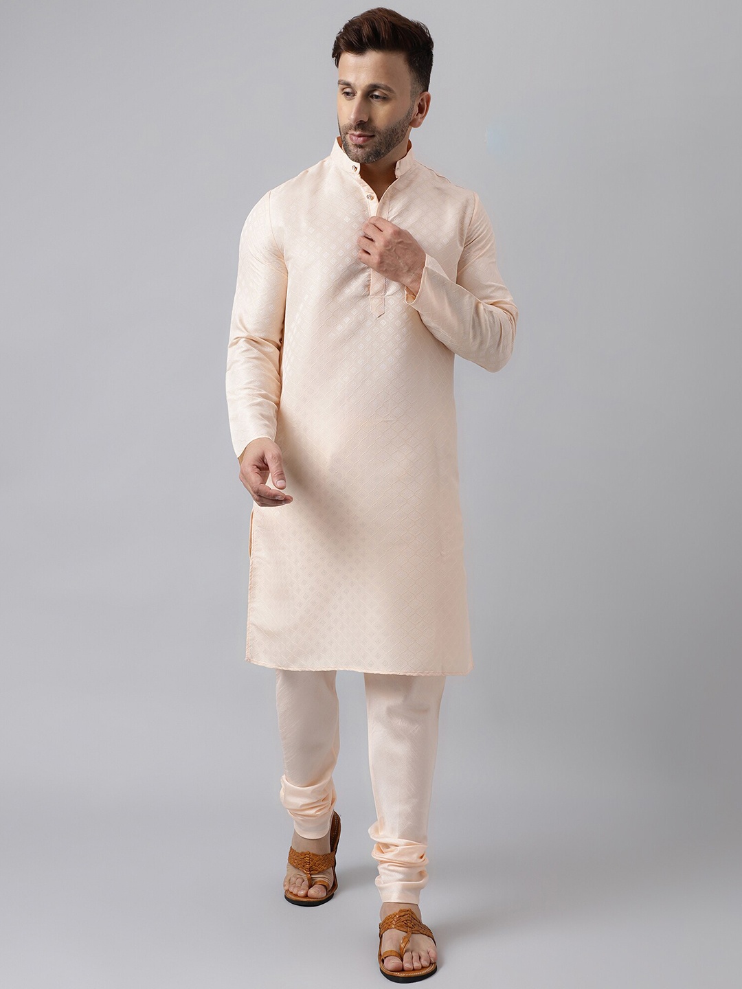 

Vgyaan Woven Design Straight Kurta with Pyjamas, Pink