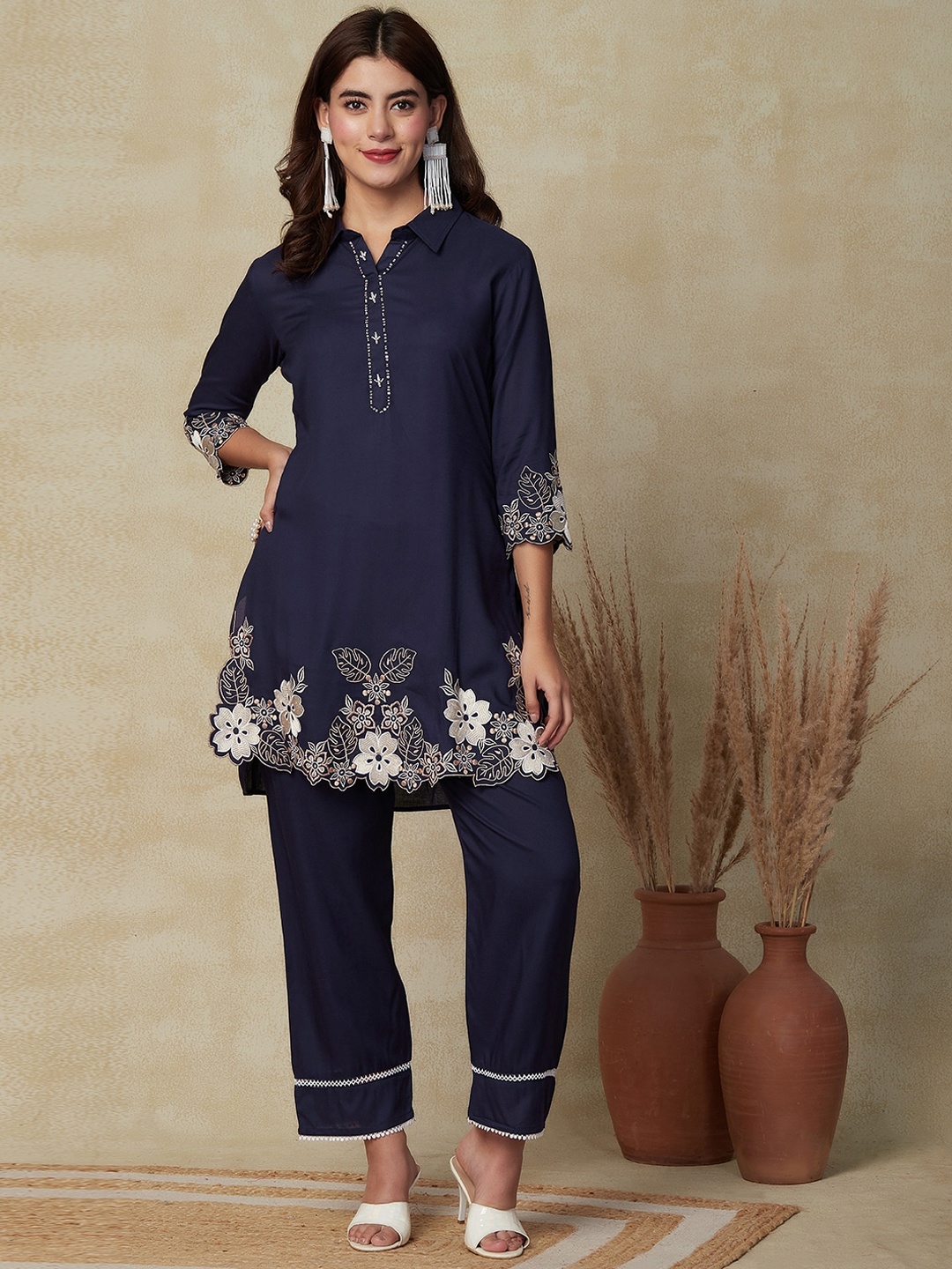 

FASHOR Floral Embroidered Kurta With Trousers, Navy blue