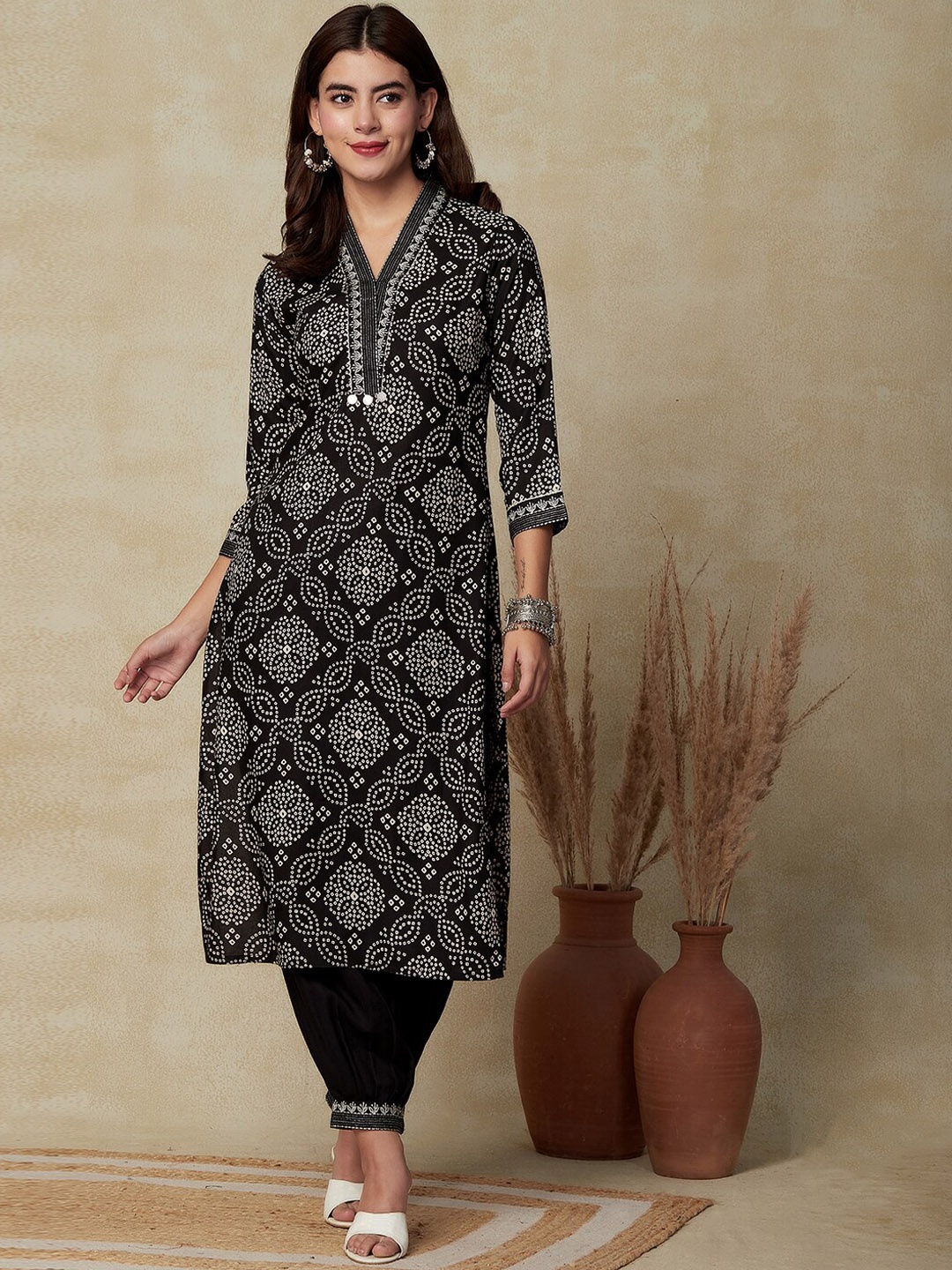 

FASHOR Black Bandhani Printed Thread Work Detailed Straight Kurta With Trouser