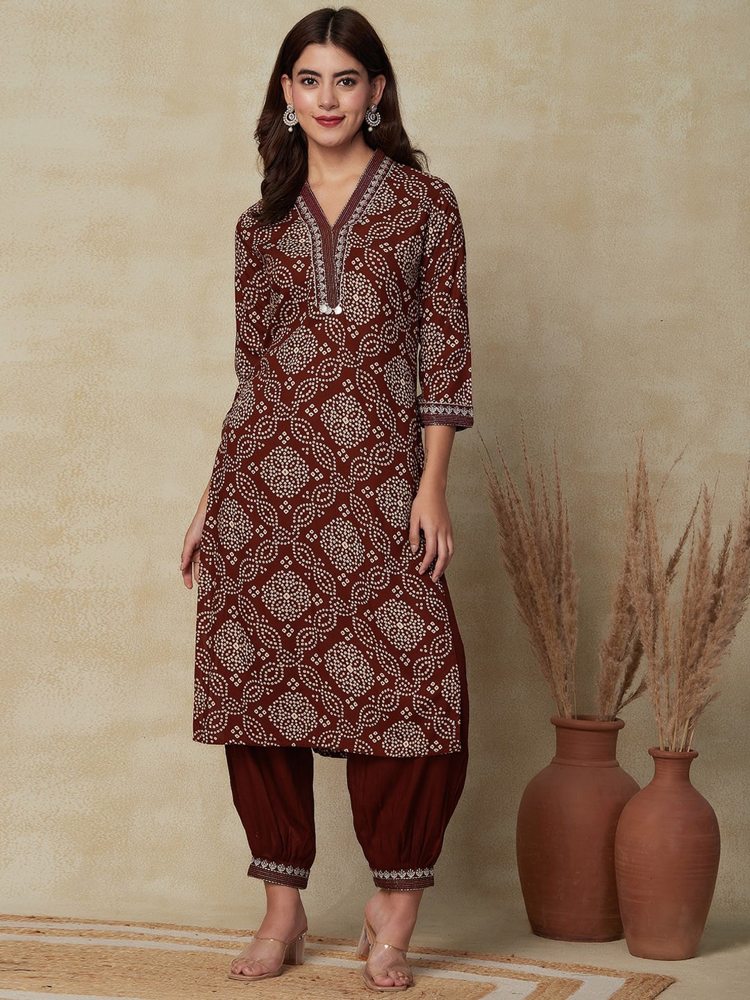 

FASHOR Bandhani Printed Thread Work Kurta With Salwar, Maroon