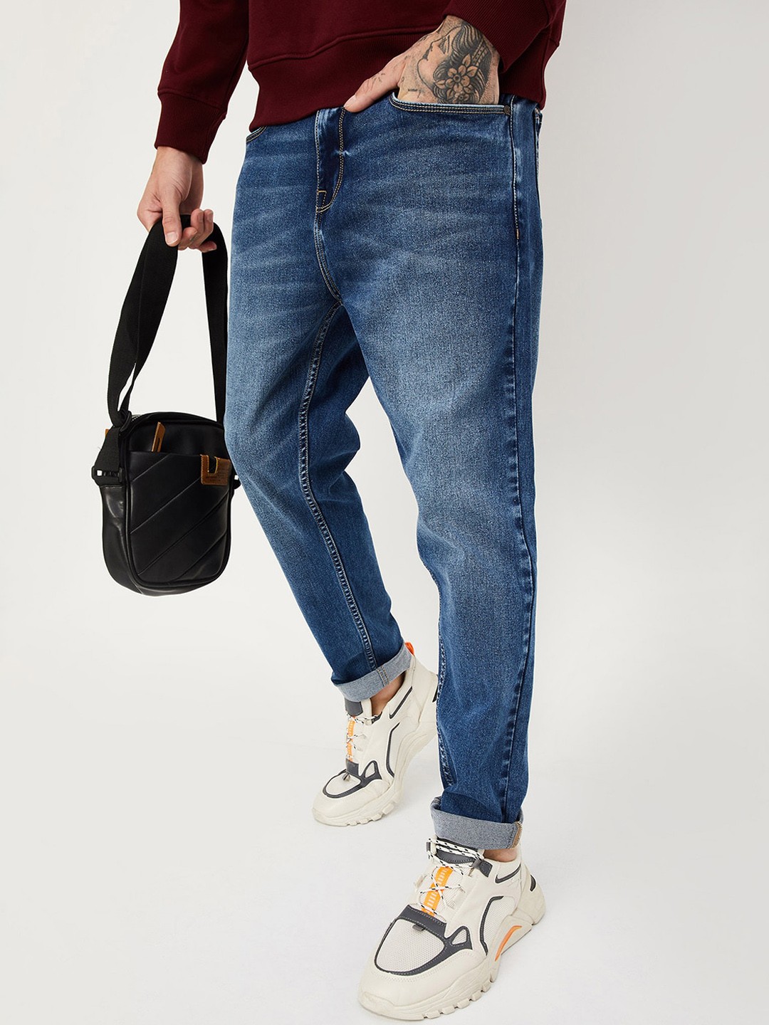 

max Men Clean Look Whiskers & Chevrons Light Fade Stretchable Jeans, Blue