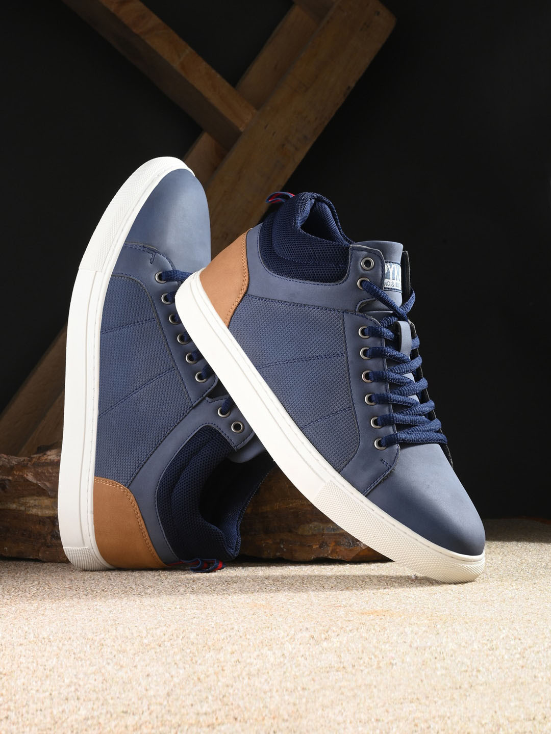 

SPYKAR Men Textured Comfort Insole Sneakers, Navy blue