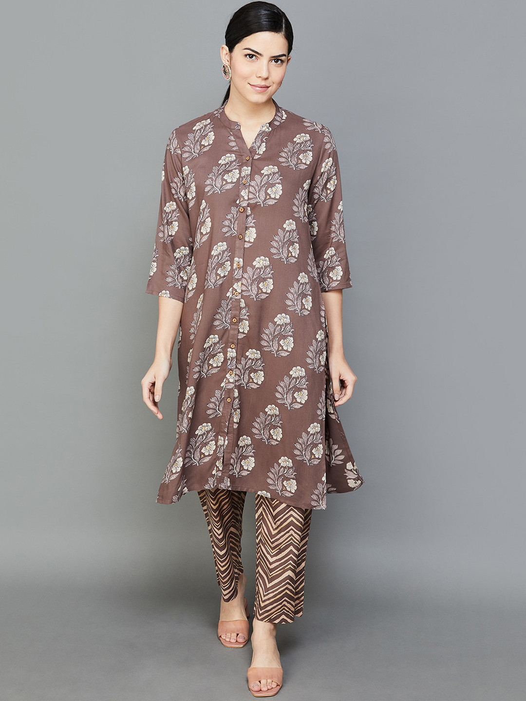 

Melange by Lifestyle Ethnic Motifs Printed Mandarin Collar Kurta With Trousers, Brown