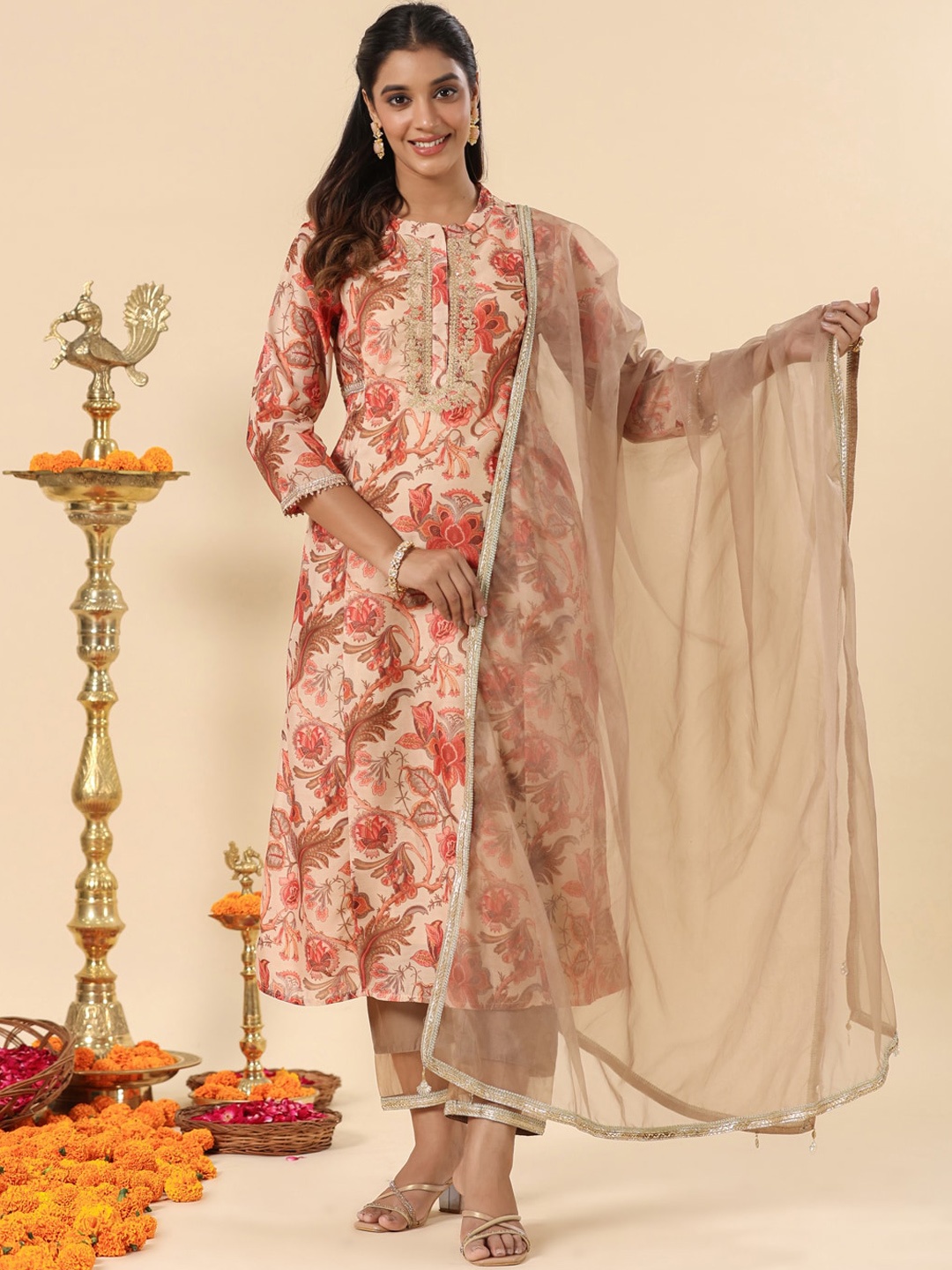 

SAVI Floral Printed Regular Kurta With Trousers & Dupatta, Beige